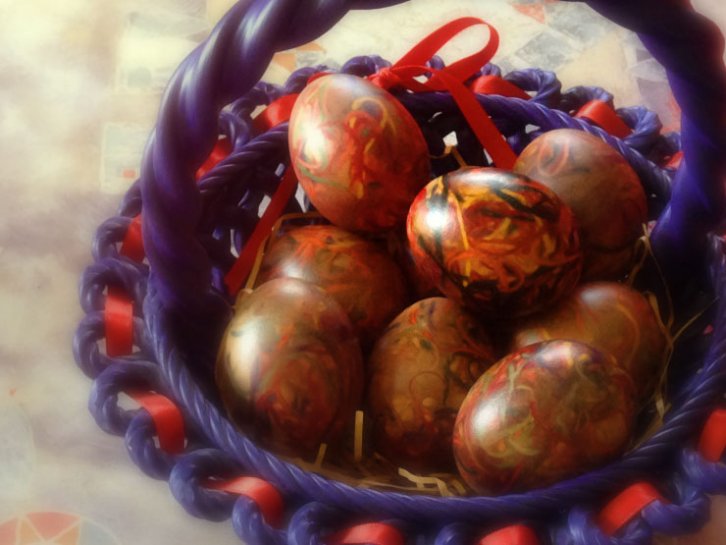 Πώς να βάψετε πασχαλινά αυγά με χρωματιστές κλωστές